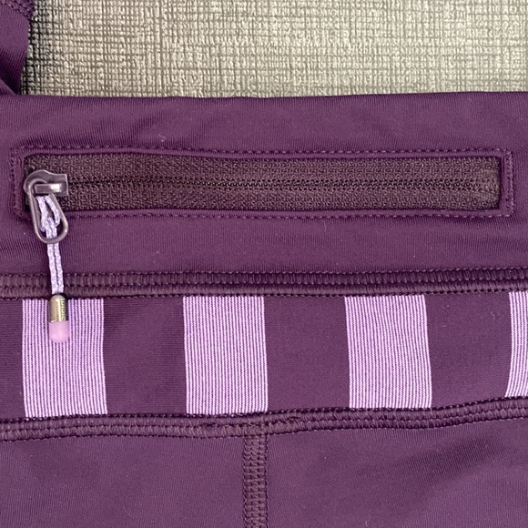 Lululemon purple crop leggings , size 8 - Picture 5 of 6